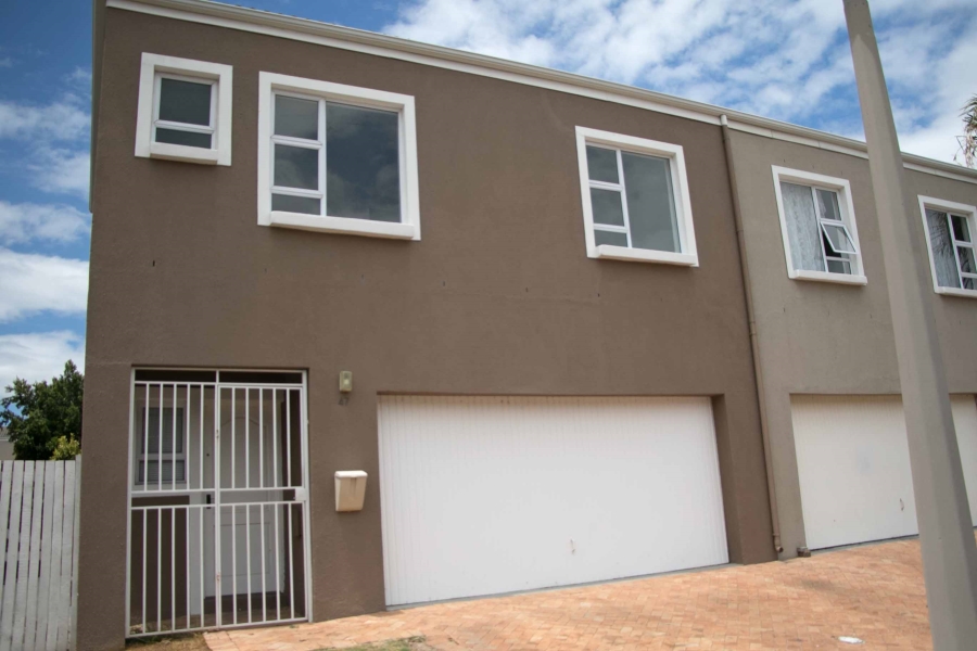 To Let 3 Bedroom Property for Rent in Somerset Ridge Western Cape